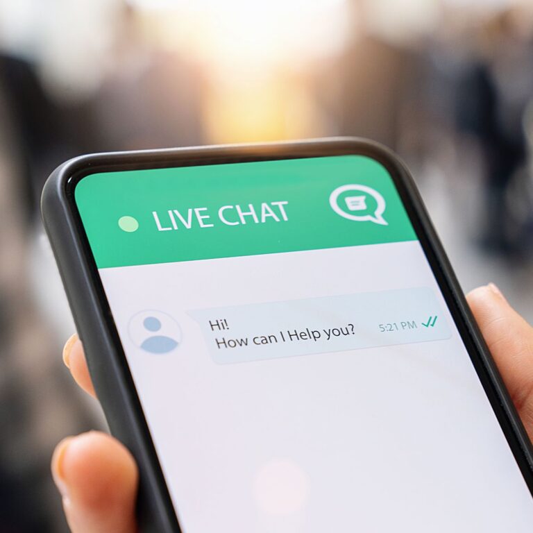 6 Benefits of Incorporating Live Chat Into Your Website