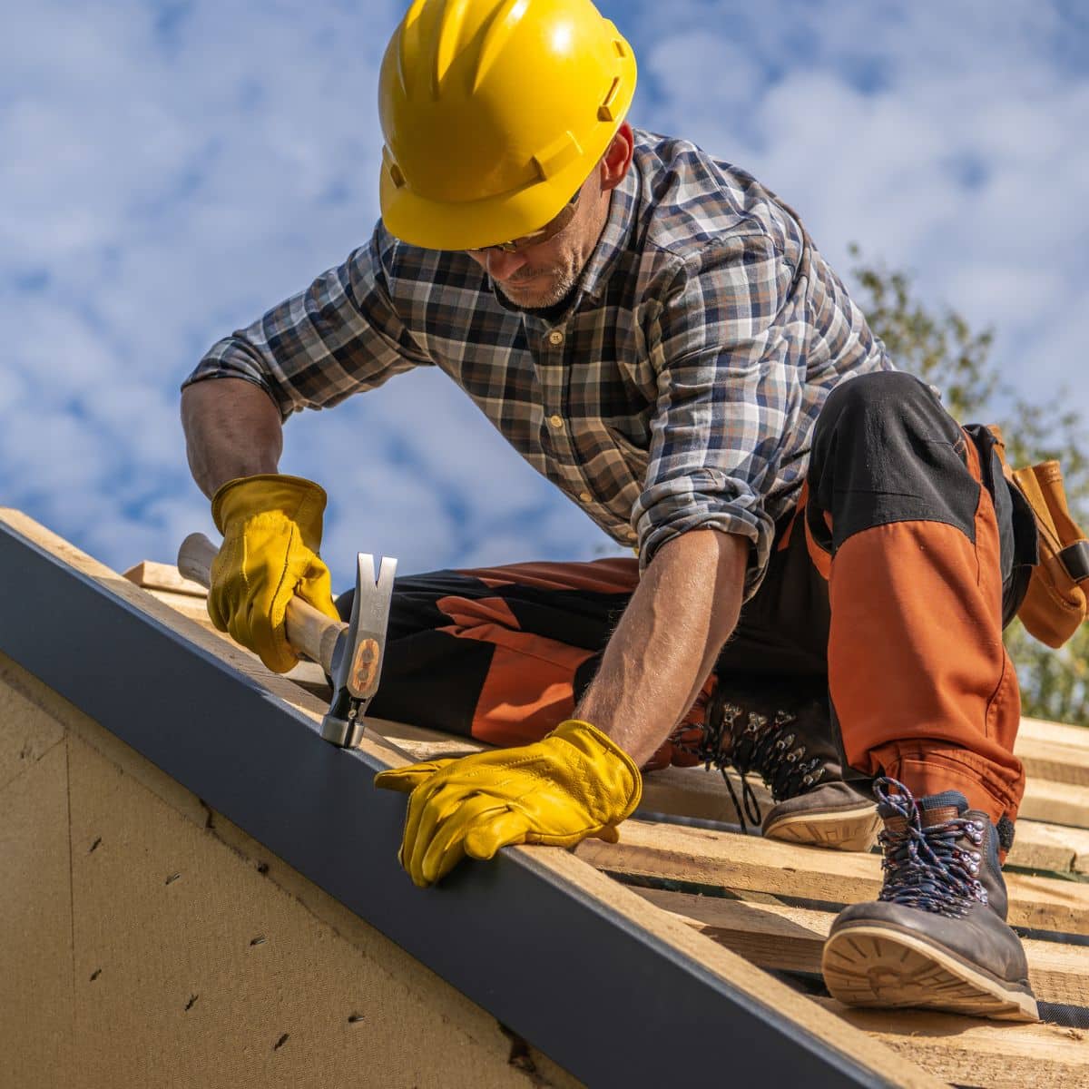 How Digital Marketing Supports Seasonal Demand for Contractors